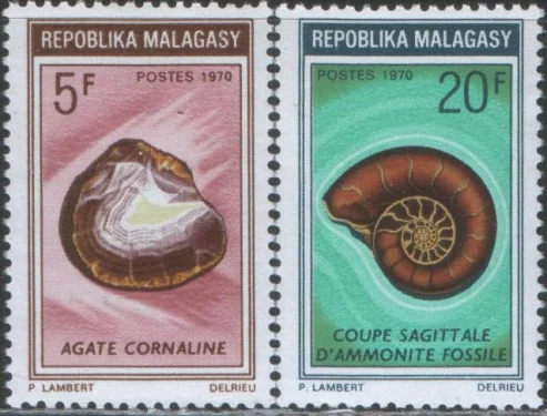 Мадагаскар - Агат и окаменелый моллюск(1970).